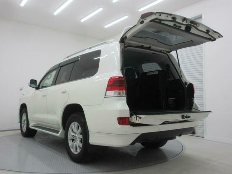 LAND CRUISER