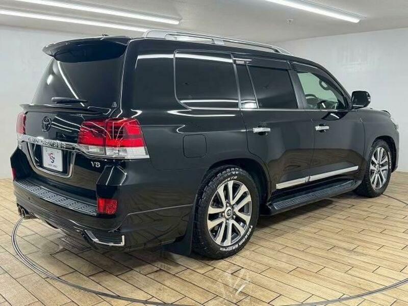 LAND CRUISER