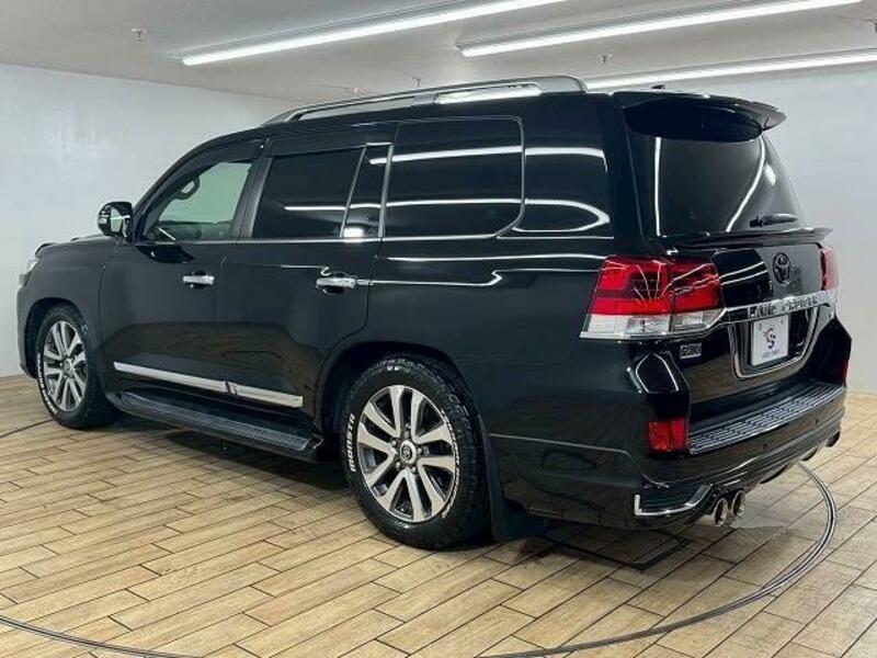 LAND CRUISER