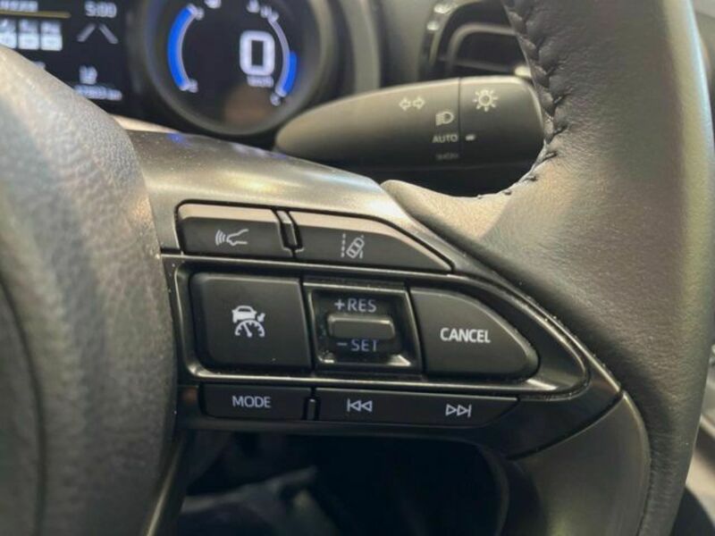 YARIS CROSS
