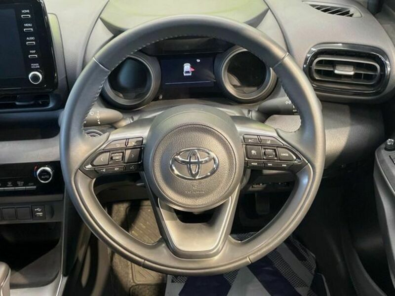 YARIS CROSS