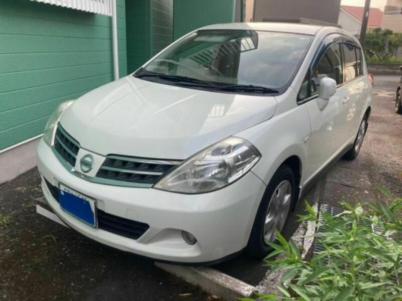 NISSAN TIIDA