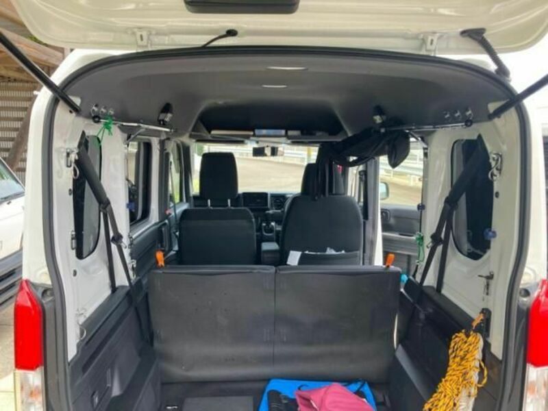 N-VAN