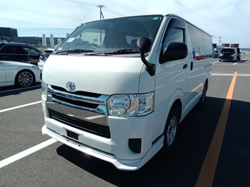 TOYOTA HIACE VAN