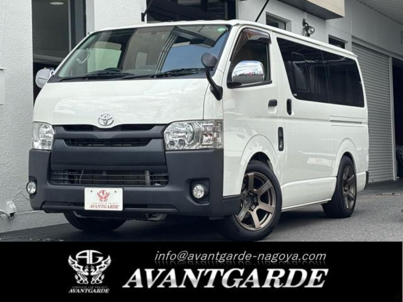 TOYOTA HIACE VAN