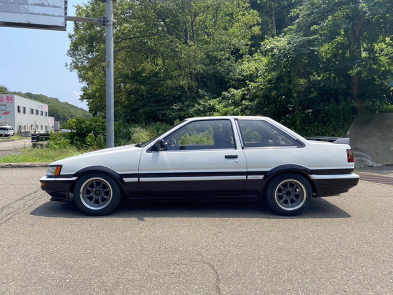 COROLLA LEVIN