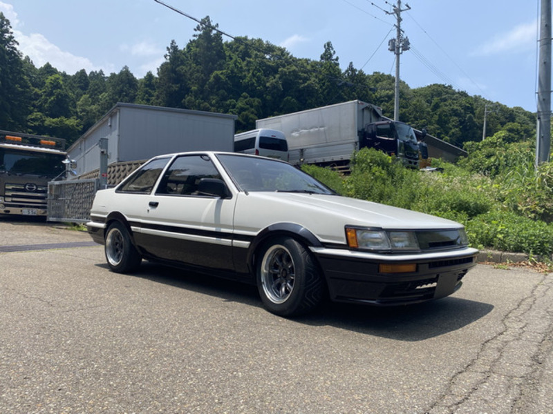 COROLLA LEVIN