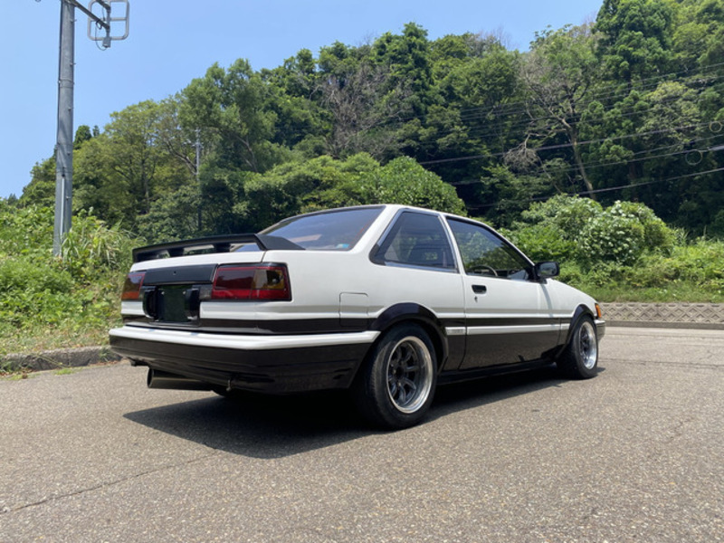 COROLLA LEVIN