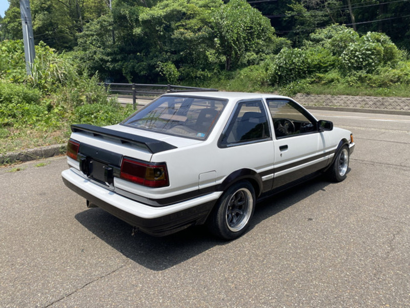 COROLLA LEVIN