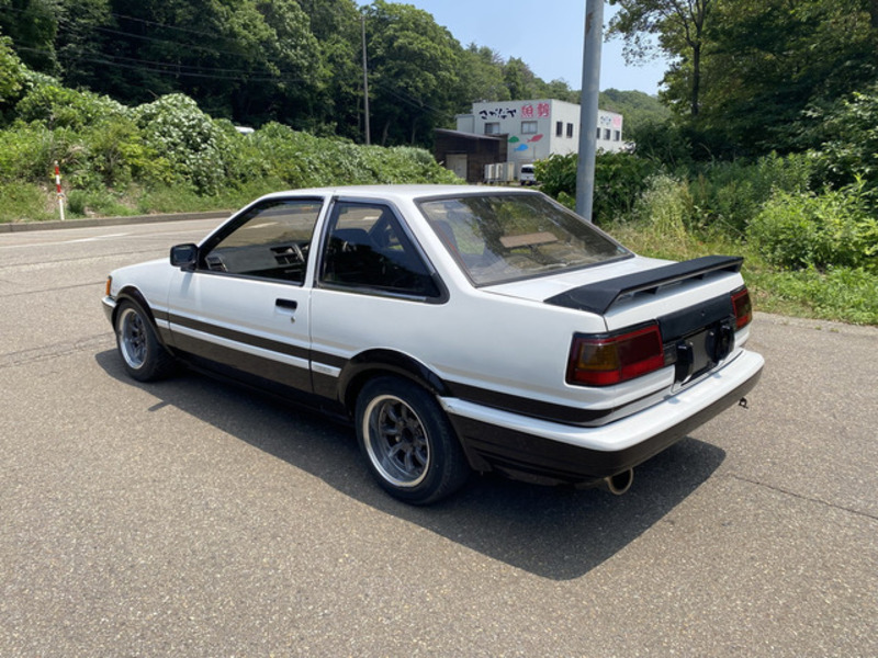 COROLLA LEVIN