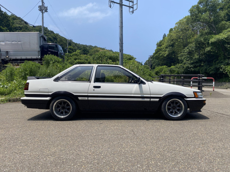 COROLLA LEVIN