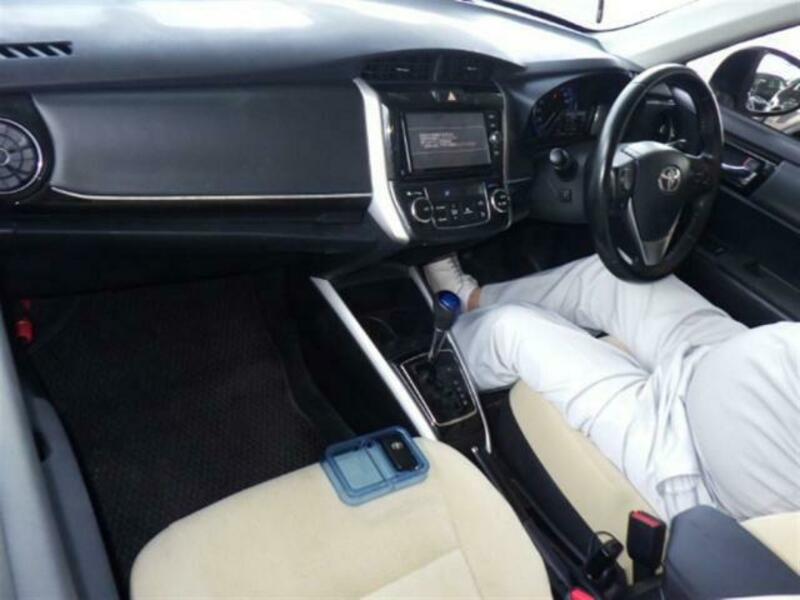 COROLLA AXIO