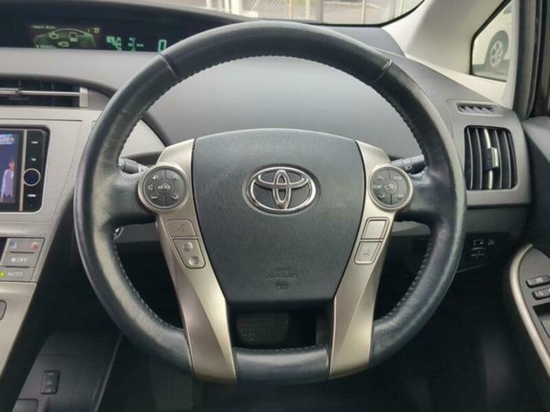 PRIUS PHV