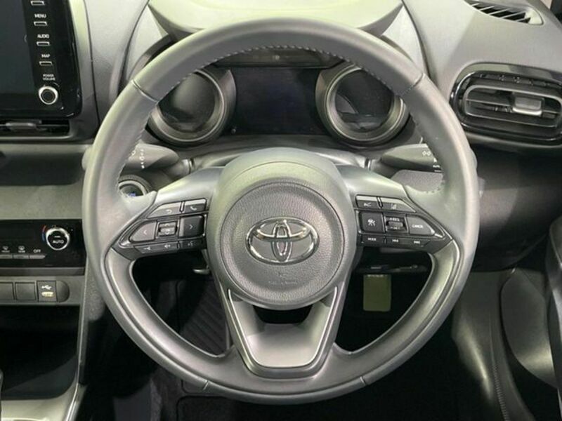 YARIS CROSS