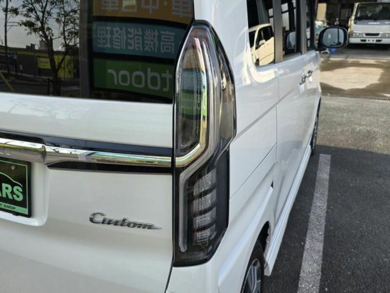 N BOX CUSTOM