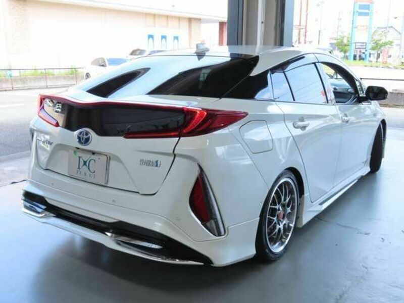 PRIUS PHV