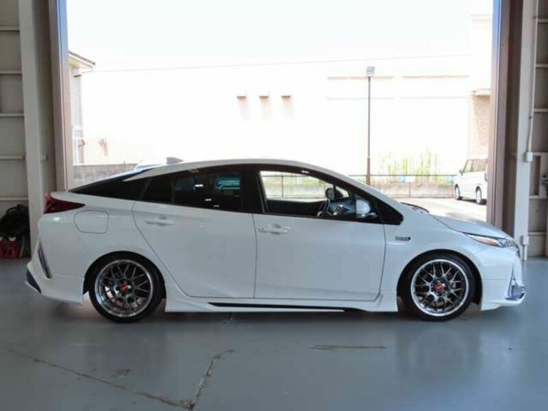PRIUS PHV