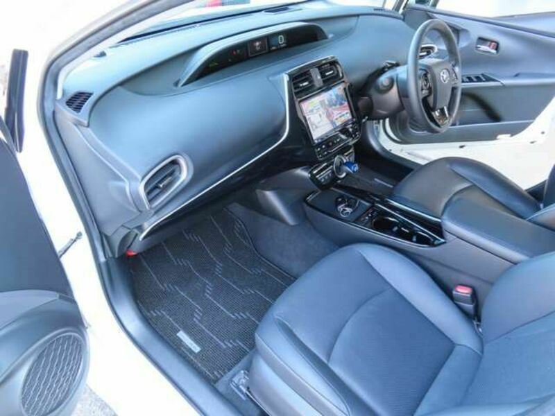 PRIUS PHV