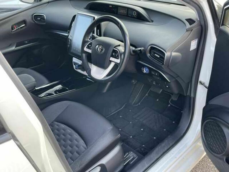 PRIUS PHV