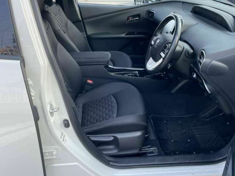 PRIUS PHV
