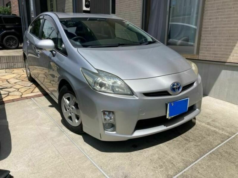 TOYOTA PRIUS