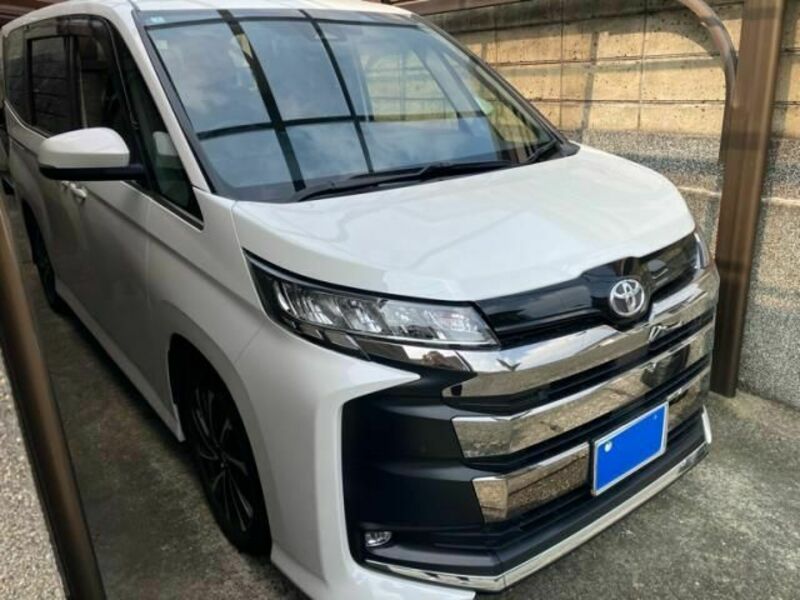 TOYOTA NOAH