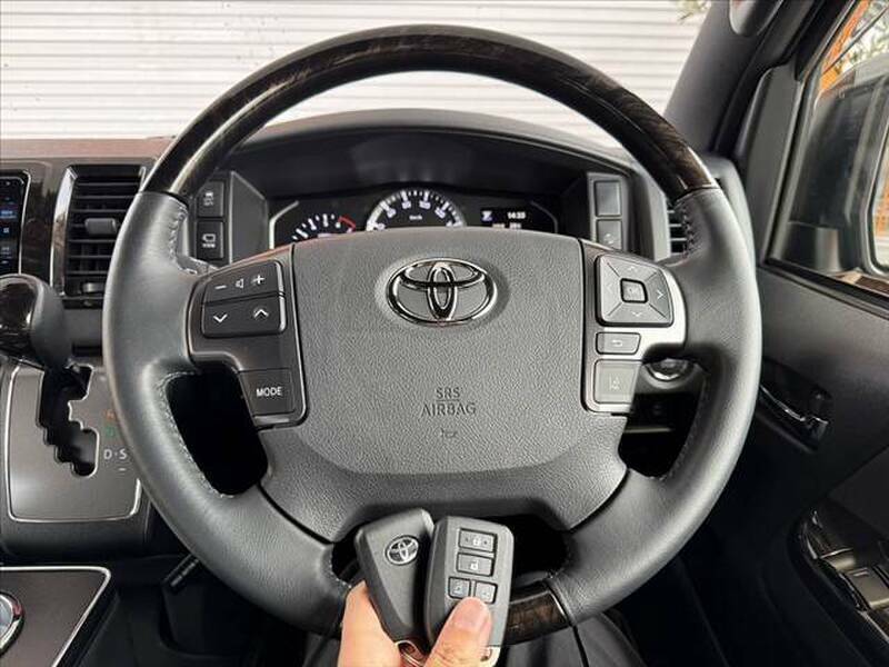 HIACE VAN