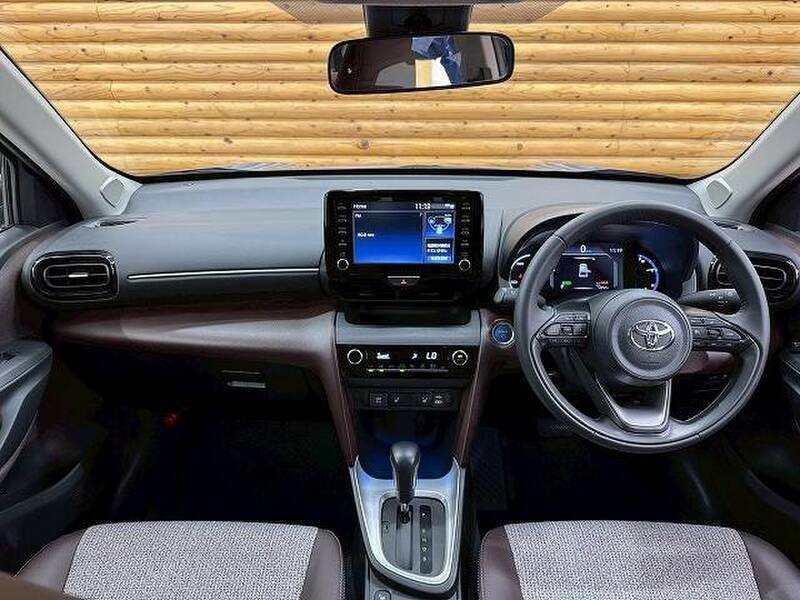 YARIS CROSS
