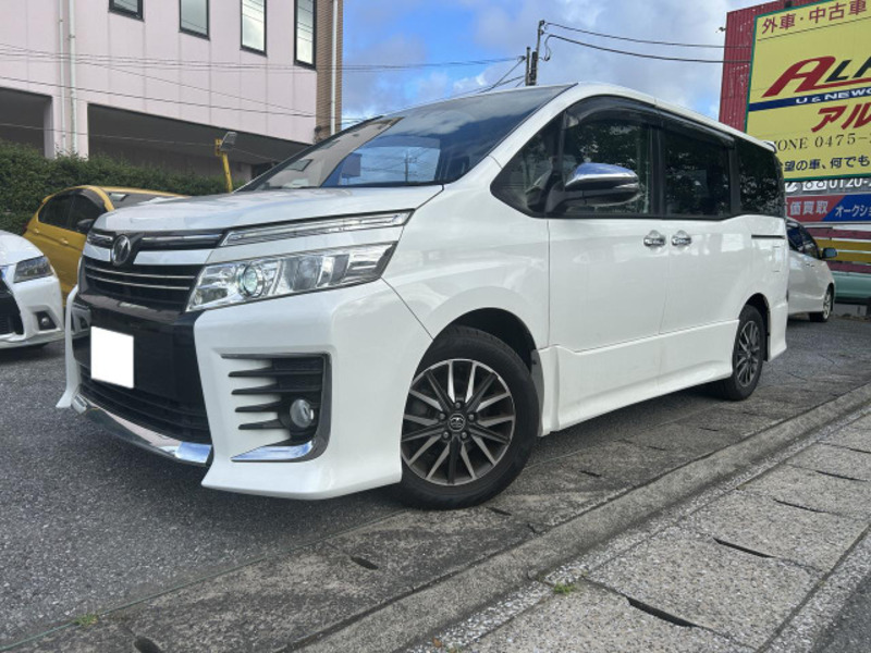 TOYOTA VOXY