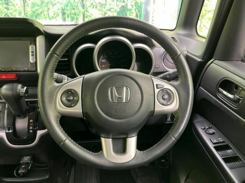 N BOX