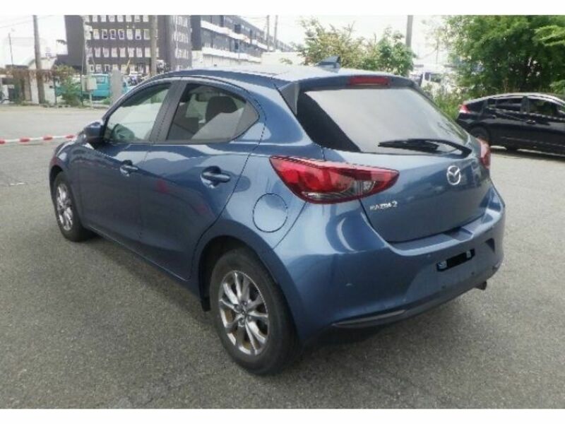 MAZDA2