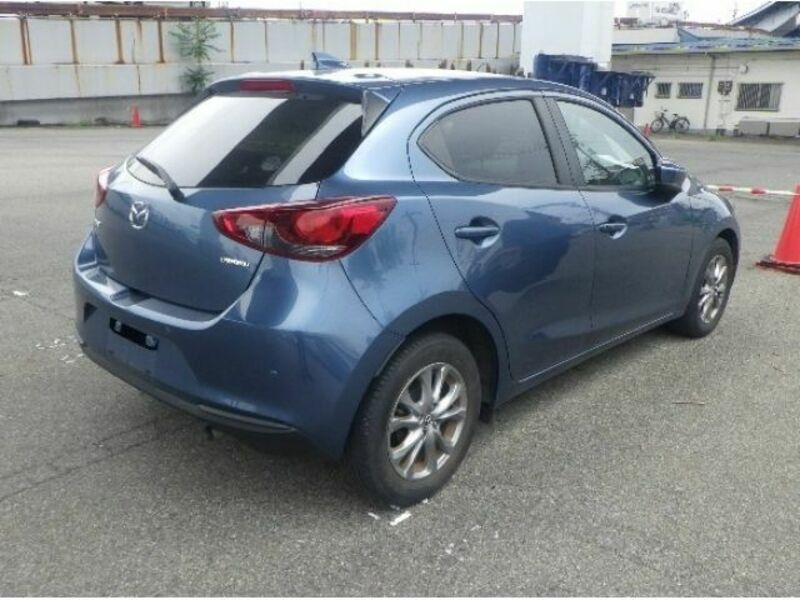 MAZDA2