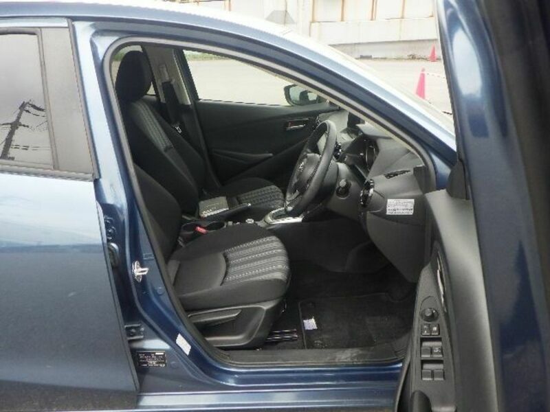 MAZDA2