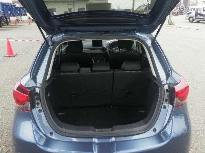 MAZDA2
