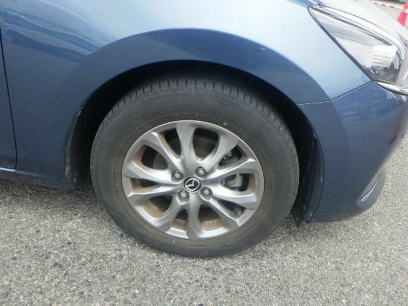 MAZDA2