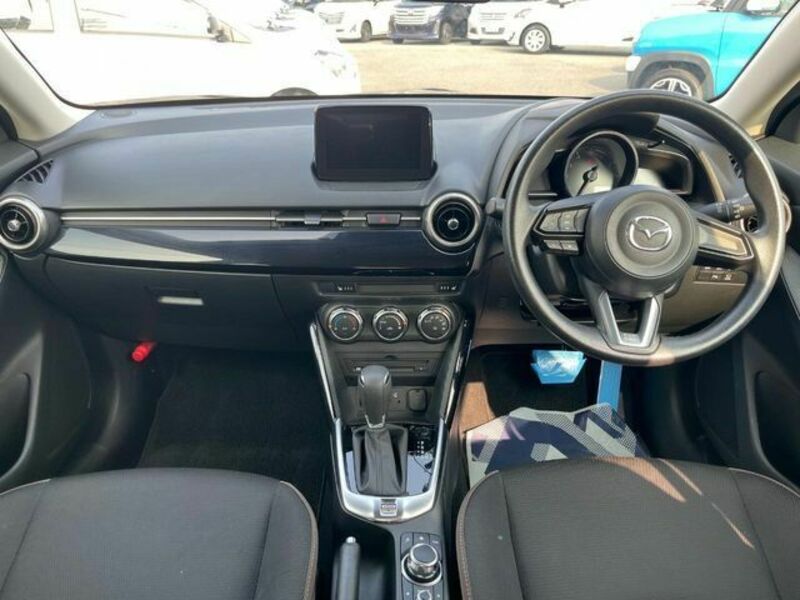 MAZDA2