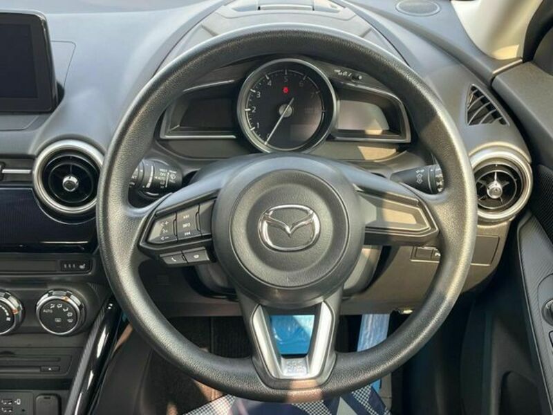 MAZDA2