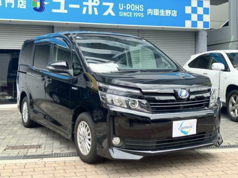 TOYOTA VOXY
