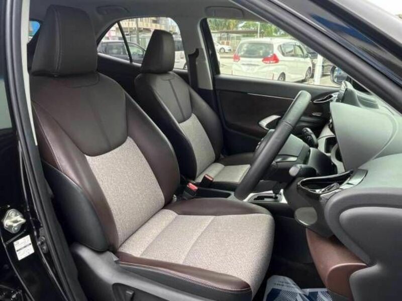 YARIS CROSS