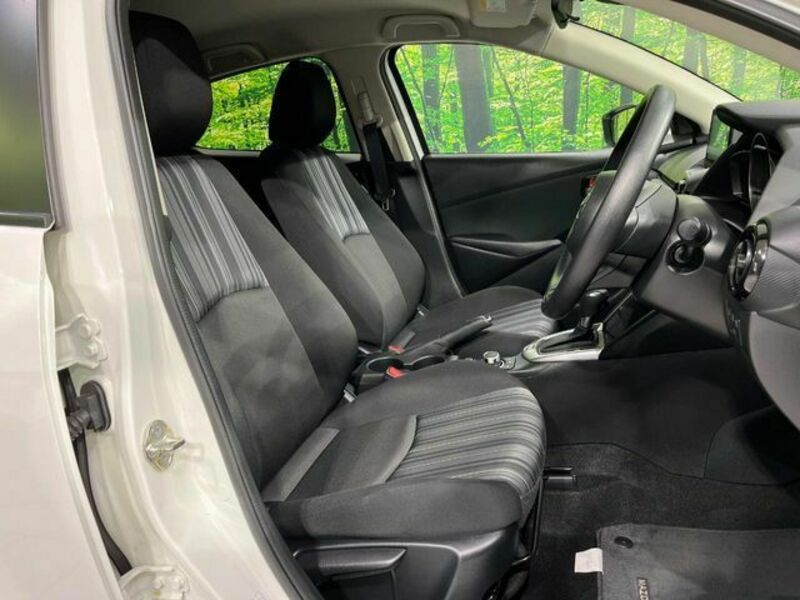 MAZDA2