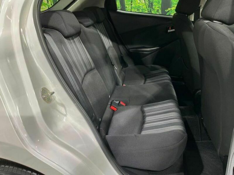 MAZDA2