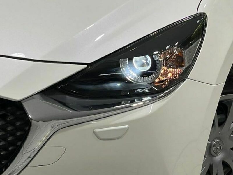 MAZDA2
