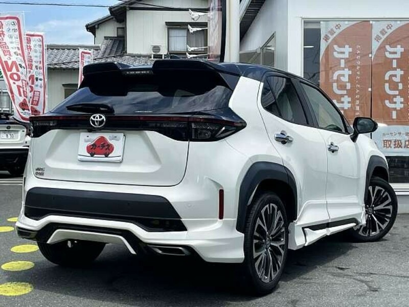 YARIS CROSS