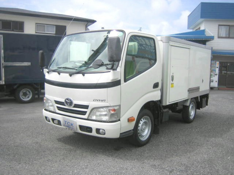 TOYOTA DYNA