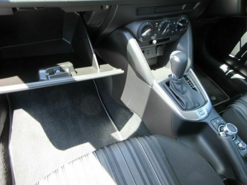 MAZDA2