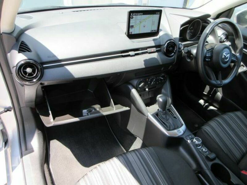 MAZDA2