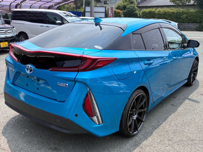 PRIUS PHV