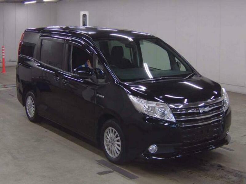 TOYOTA NOAH