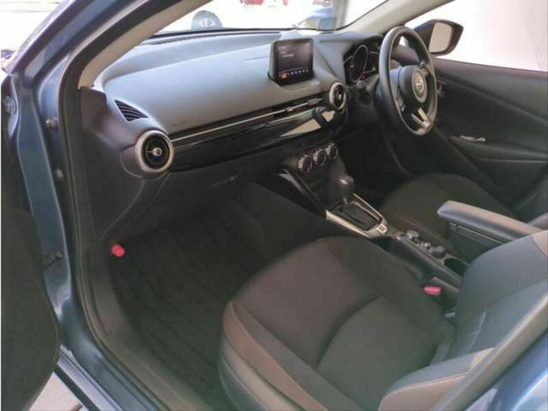 MAZDA2