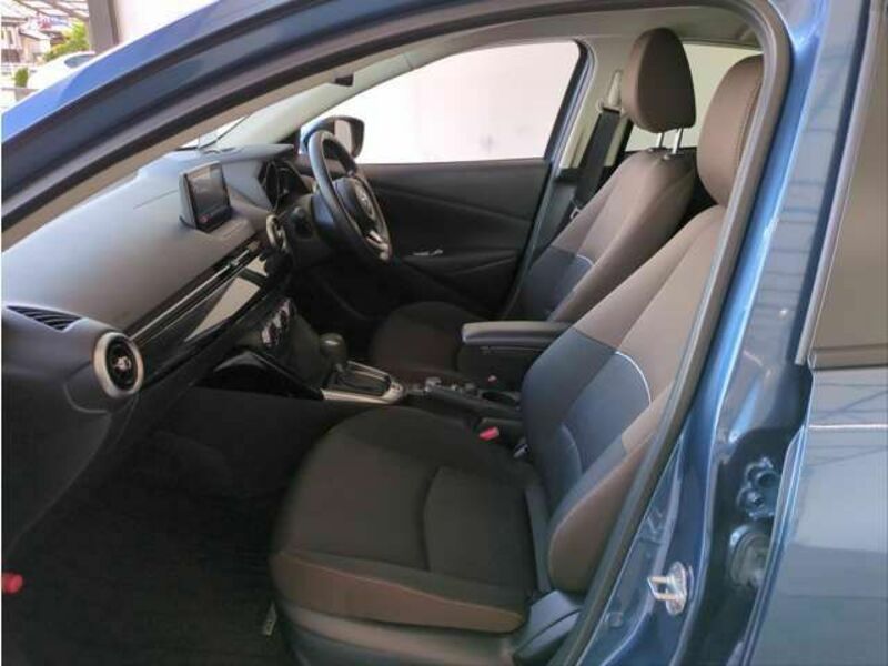MAZDA2